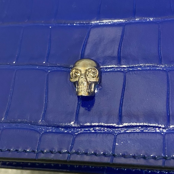 SOLD NWT $690 Alexander McQueen Skull Croc Leather Phone Bag Royal Blue - Picture 6 of 16